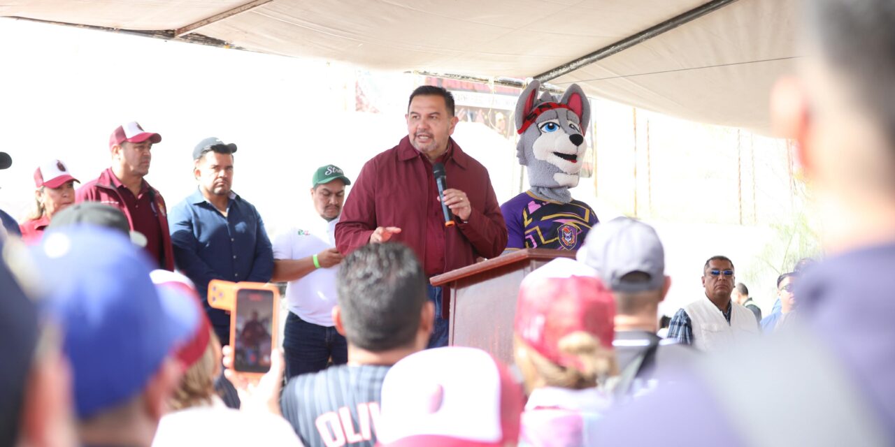 Presidente reconoce a trabajadores durante entrega de obras del Presupuesto Participativo