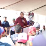 Presidente reconoce a trabajadores durante entrega de obras del Presupuesto Participativo