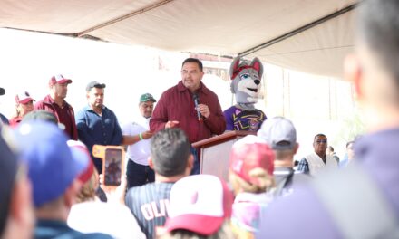 Presidente reconoce a trabajadores durante entrega de obras del Presupuesto Participativo