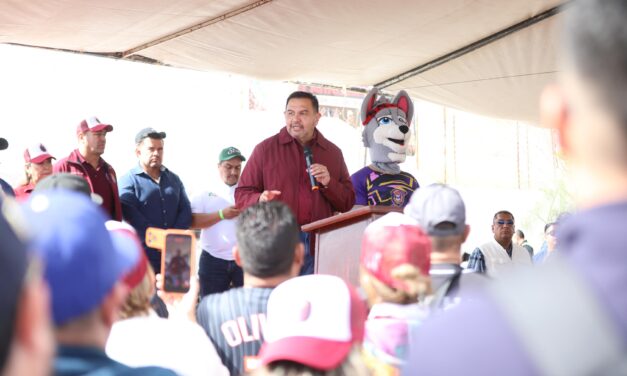 Presidente reconoce a trabajadores durante entrega de obras del Presupuesto Participativo