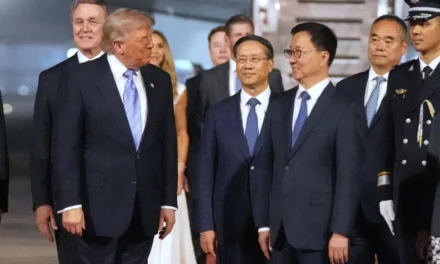 Trump llega a China para histórica reunión con Xi Jinping en medio de tensiones mundiales