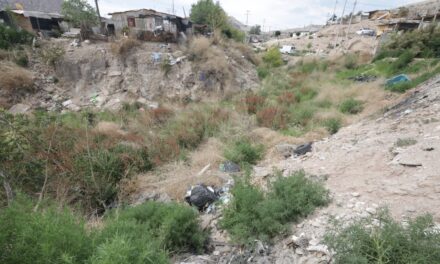 Continúan dependencias municipales limpiando colonias en distintas zonas de Ciudad Juárez