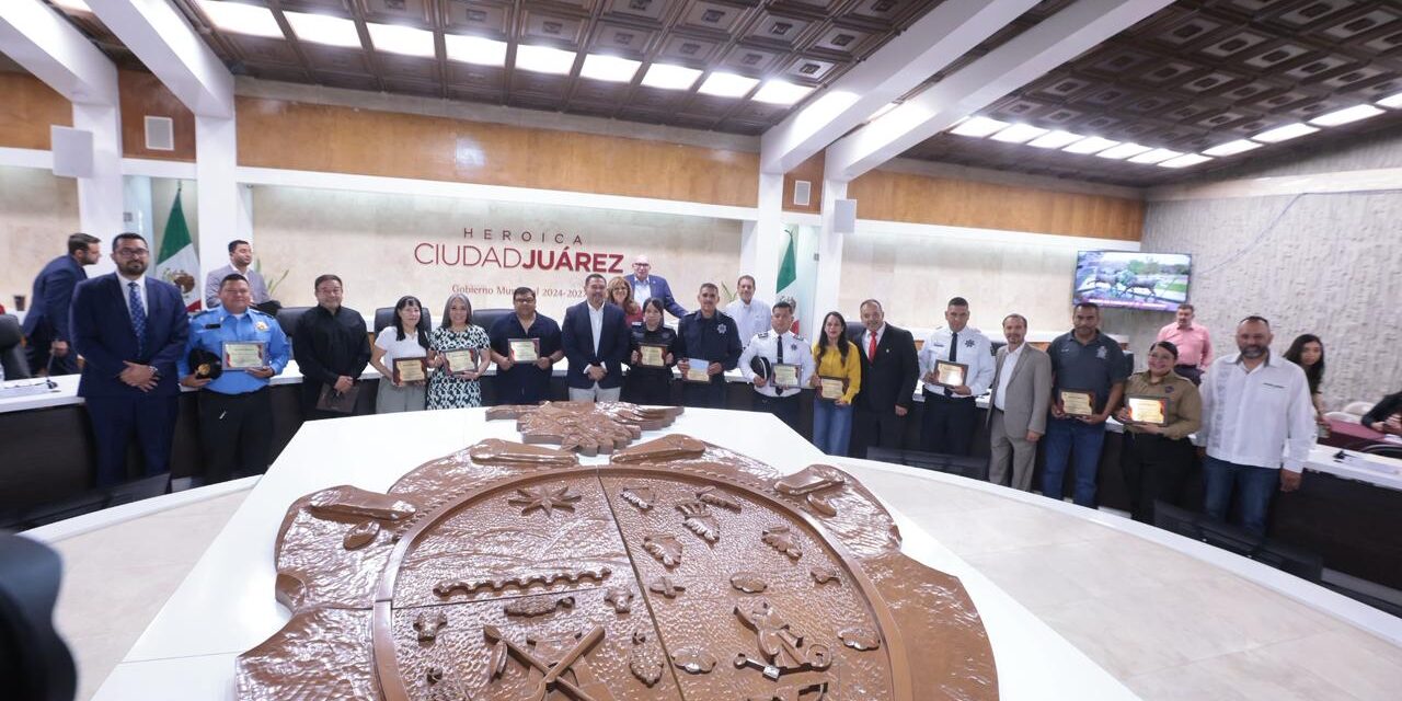 Reconoce Municipio trayectoria y servicio de empleados destacados