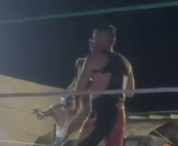 Sancionan a luchadores por maltratar a perrito