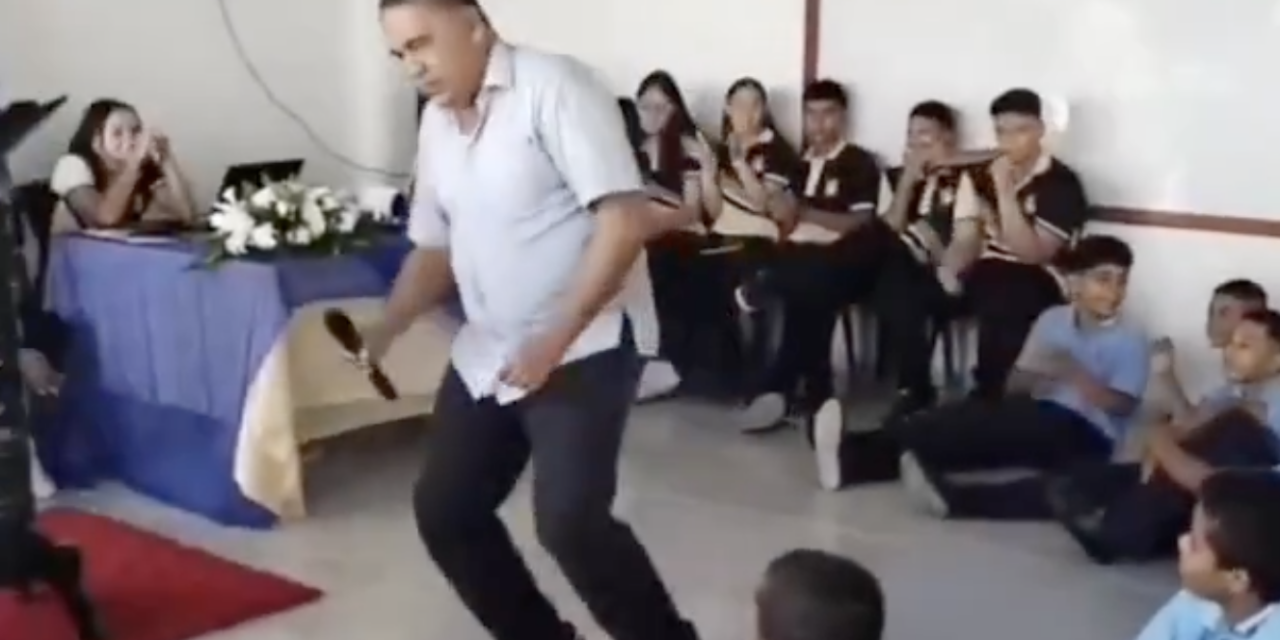 Profesor muere frente a sus alumnos durante festejo del Día del Maestro