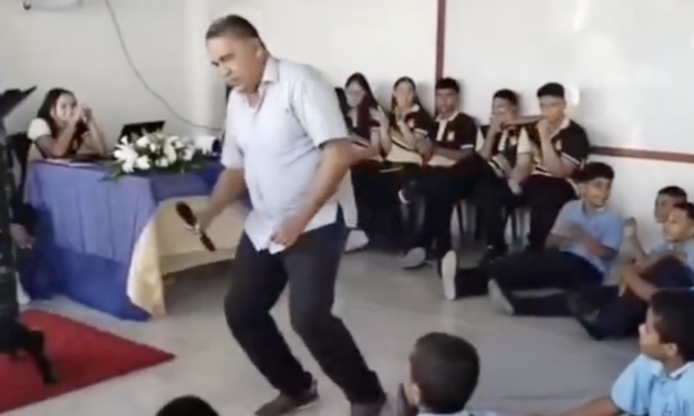 Profesor muere frente a sus alumnos durante festejo del Día del Maestro