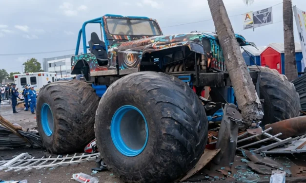 Monster truck arrolla a decenas de personas en espectáculo; hay muertos y más de 30 heridos