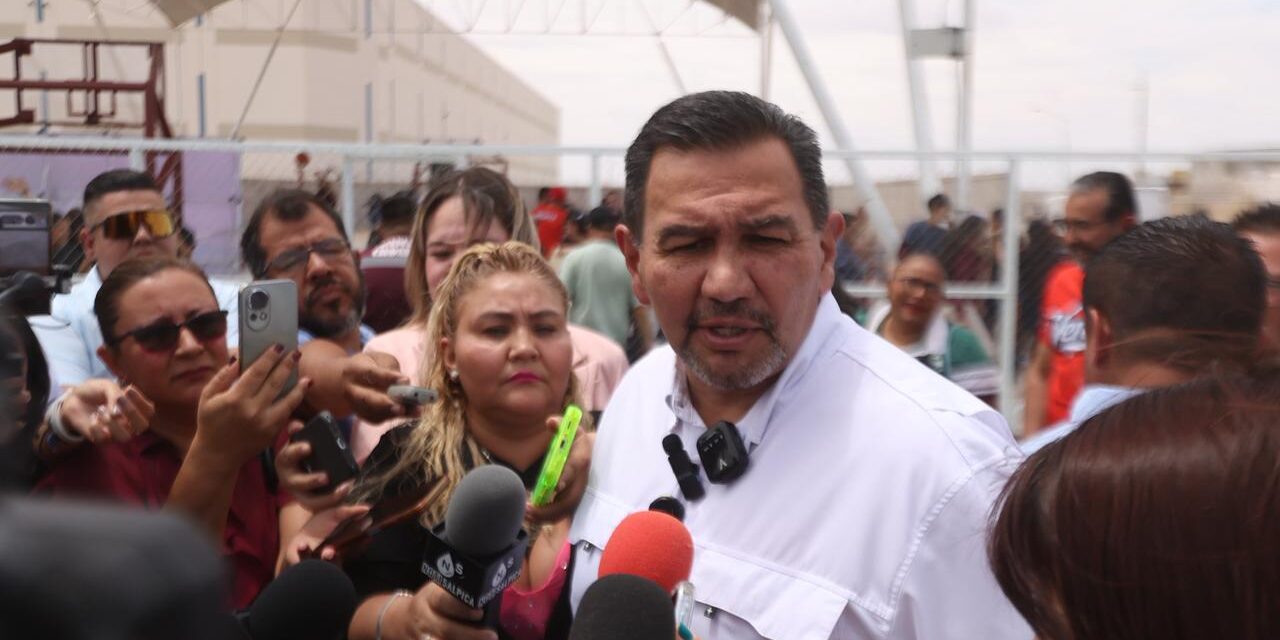 Denuncia Cruz Pérez Cuéllar restricciones para entregar obras en escuelas; realizará volanteo afuera de planteles