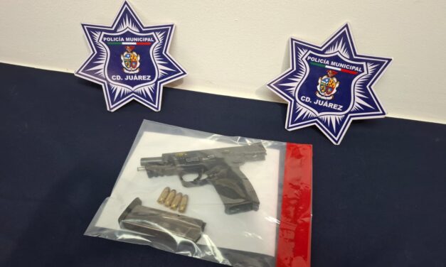 Detiene SSPM a presunto responsable de doble homicidio en plaza comercial; aseguran arma y vehículos