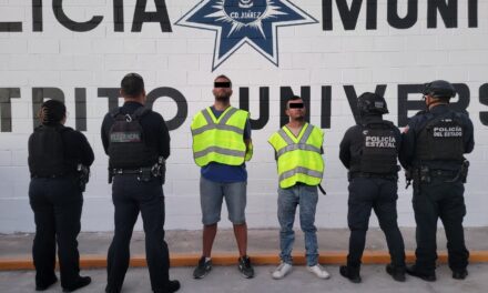Persecución termina en choque y deja dos detenidos; una mujer y una menor resultaron lesionadas