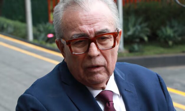 Rubén Rocha comparece ante la FGR en Culiacán y asegura que acudirá “cuantas veces sea necesario”