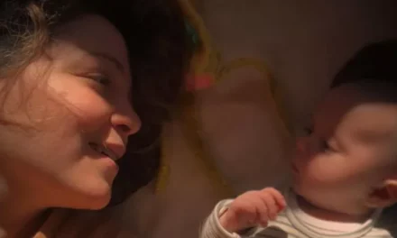 Natalia Lafourcade presenta oficialmente a su bebé para celebrar su primer Día de las Madres