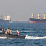 Irán y Estados Unidos reportan ataques armados mutuos en el Estrecho de Ormuz