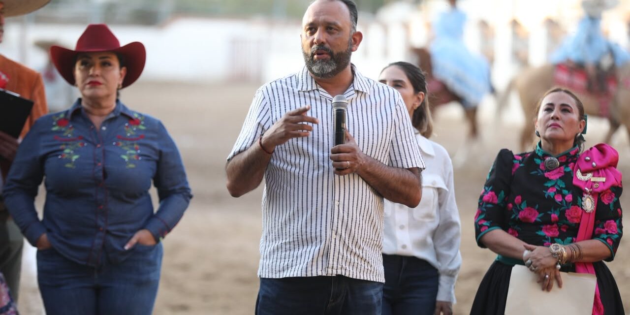 Asiste el presidente municipal Ortiz Orpinel al congreso Estatal de Charrería