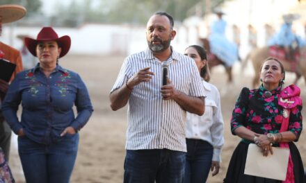 Asiste el presidente municipal Ortiz Orpinel al congreso Estatal de Charrería