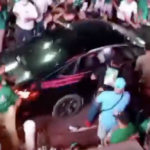 Conductor arrolla a aficionados durante festejos del triunfo de México en Cabo San Lucas; hay 17 lesionados
