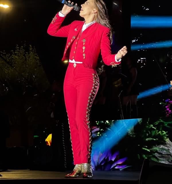 ¡La gran presentación de Majo Aguilar hizo vibrar a los juarenses! 🤩🎶