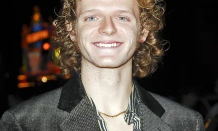 Actor de ‘How I Met Your Mother’ es condenado a más de 30 años de cárcel tras apuñalar a su exnovia