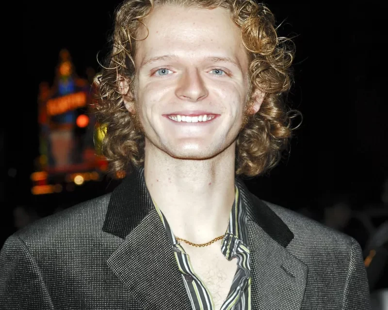 Actor de ‘How I Met Your Mother’ es condenado a más de 30 años de cárcel tras apuñalar a su exnovia