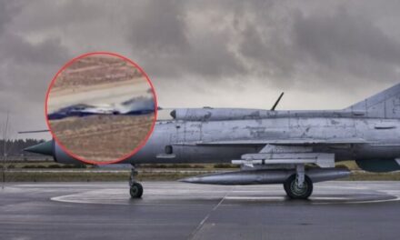 Avión bombardero B-52 de Estados Unidos se estrella poco después de despegar