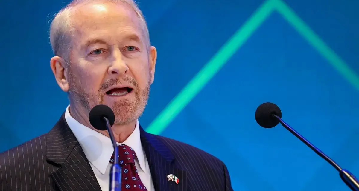Sheinbaum pide al embajador Johnson respetar los asuntos internos de México