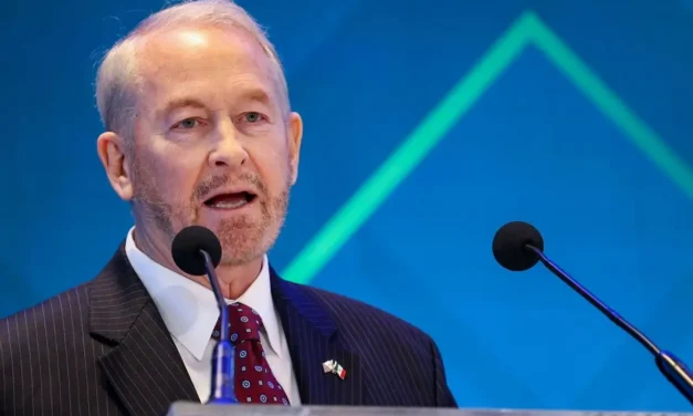 Sheinbaum pide al embajador Johnson respetar los asuntos internos de México