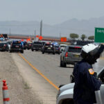 Cierran por completo la Loop 375 en El Paso por enfrentamiento con hombre armado