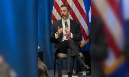 Relación económica entre EU y México crecerá pese a los políticos: AMSOC