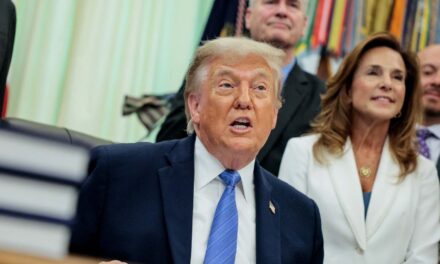 A días de reanudar las pláticas, Trump dice que no busca la renovación del T-MEC