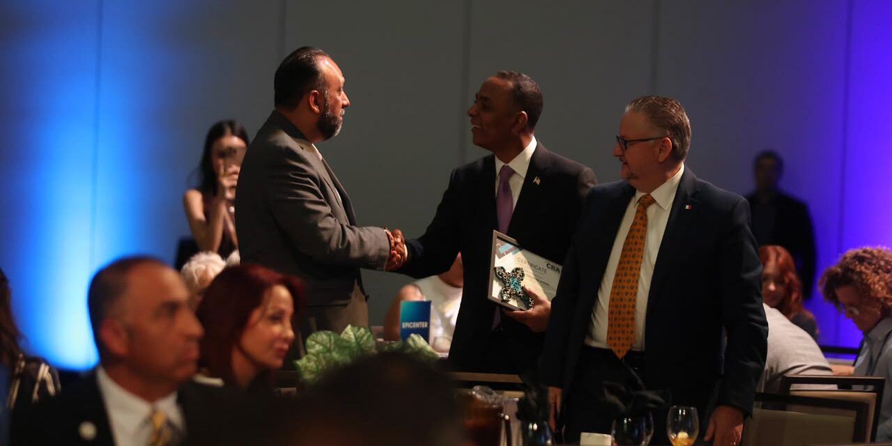 Acompañó Héctor Rafael Ortiz Orpinel al alcalde de El Paso, Renard Johnson, en encuentro de la CBA