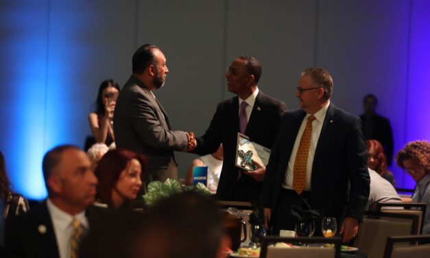 Acompañó Héctor Rafael Ortiz Orpinel al alcalde de El Paso, Renard Johnson, en encuentro de la CBA
