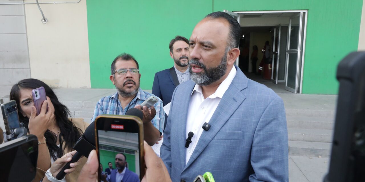 Se investiga origen del incendio en recicladora