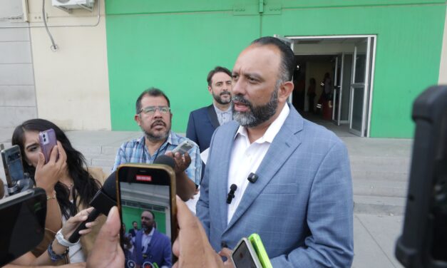 Se investiga origen del incendio en recicladora