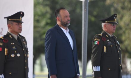 Asiste el Presidente Ortiz Orpinel a toma de posesión en el 9/o Regimiento de Caballería Motorizado