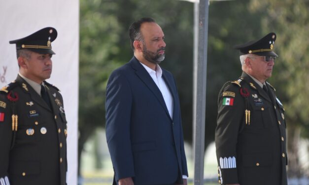 Asiste el Presidente Ortiz Orpinel a toma de posesión en el 9/o Regimiento de Caballería Motorizado