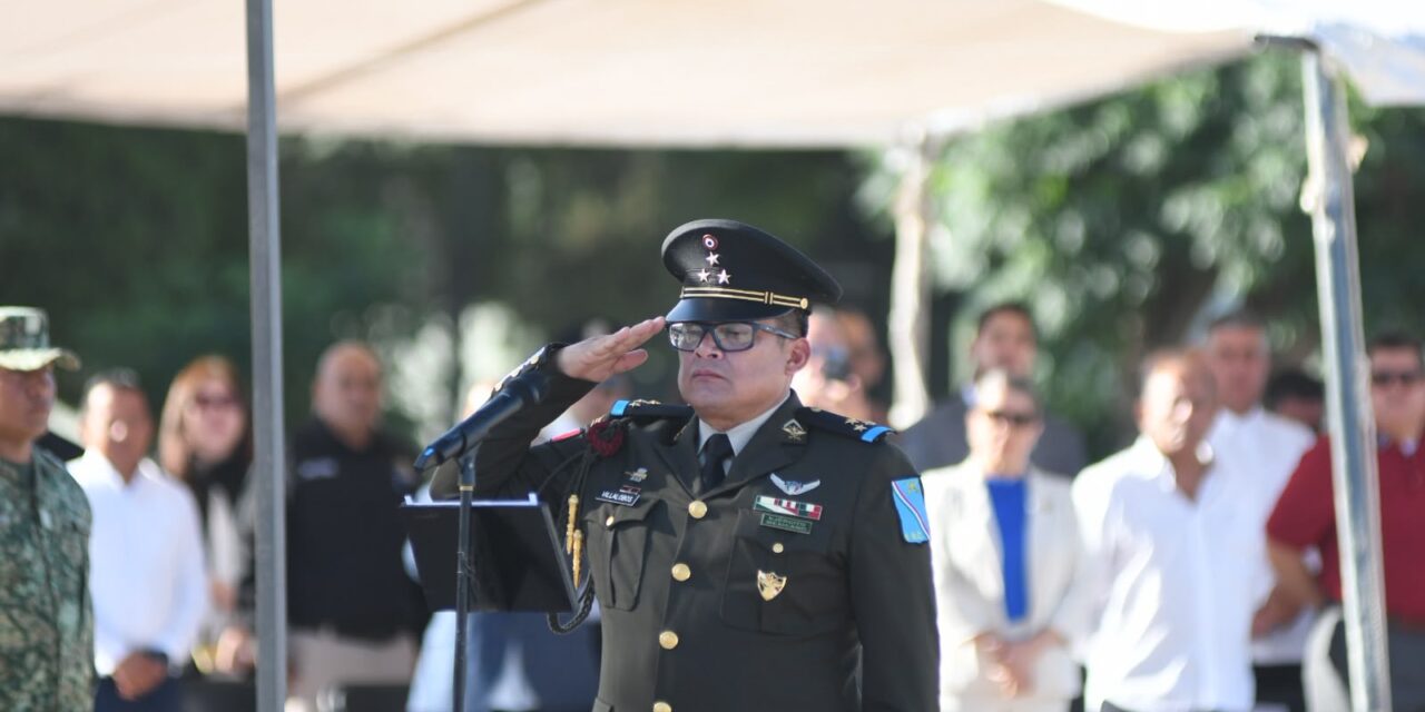 Asiste el Presidente Ortiz Orpinel a toma de posesión en el 9/o Regimiento de Caballería Motorizado