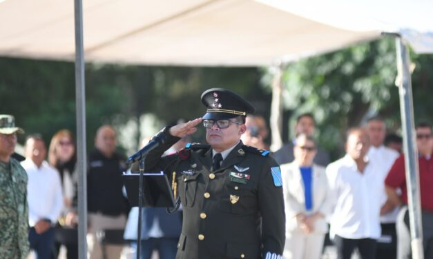 Asiste el Presidente Ortiz Orpinel a toma de posesión en el 9/o Regimiento de Caballería Motorizado