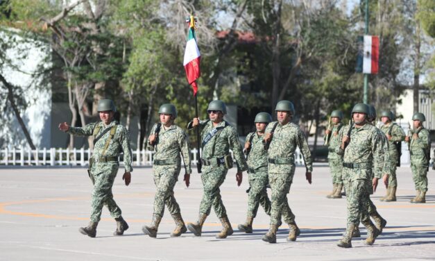 Asiste el Presidente Ortiz Orpinel a toma de posesión en el 9/o Regimiento de Caballería Motorizado