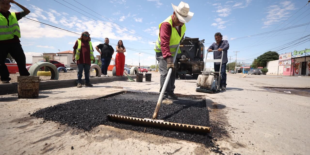 Supervisa Héctor Rafael Ortiz Orpinel trabajos de bacheo en Riberas del Bravo y pide a la JMAS atender infraestructura dañada