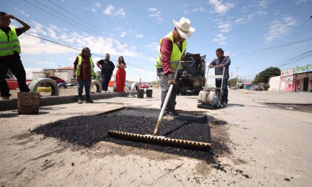 Supervisa Héctor Rafael Ortiz Orpinel trabajos de bacheo en Riberas del Bravo y pide a la JMAS atender infraestructura dañada