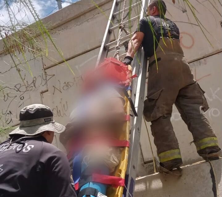 Movilización en canal pluvial: rescatan a persona lesionada en Juan Gabriel y Barranco Azul