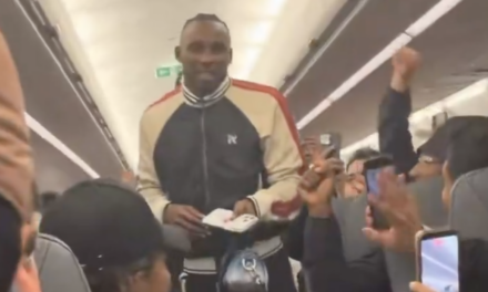 ¡Gracias, Julián! Ovacionan a Quiñones en pleno vuelo comercial tras eliminación de México