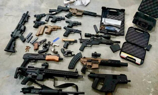 Autoridades de EE.UU. decomisan 138 armas que serían traficadas a México; había rifles calibre .50