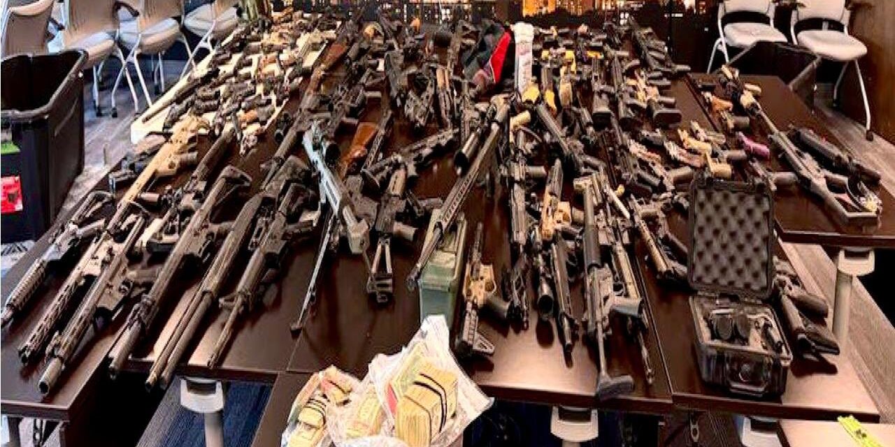 Autoridades de EE.UU. decomisan 138 armas que serían traficadas a México; había rifles calibre .50