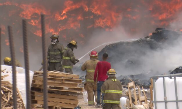 Autoridades municipales reportan 95% de control del incendio en recicladora del kilómetro 26; reforzarán inspecciones y coordinación ambiental