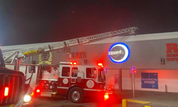 Incendio en joyerías obliga a evacuar Río Grande Mall; investigan causas del siniestro