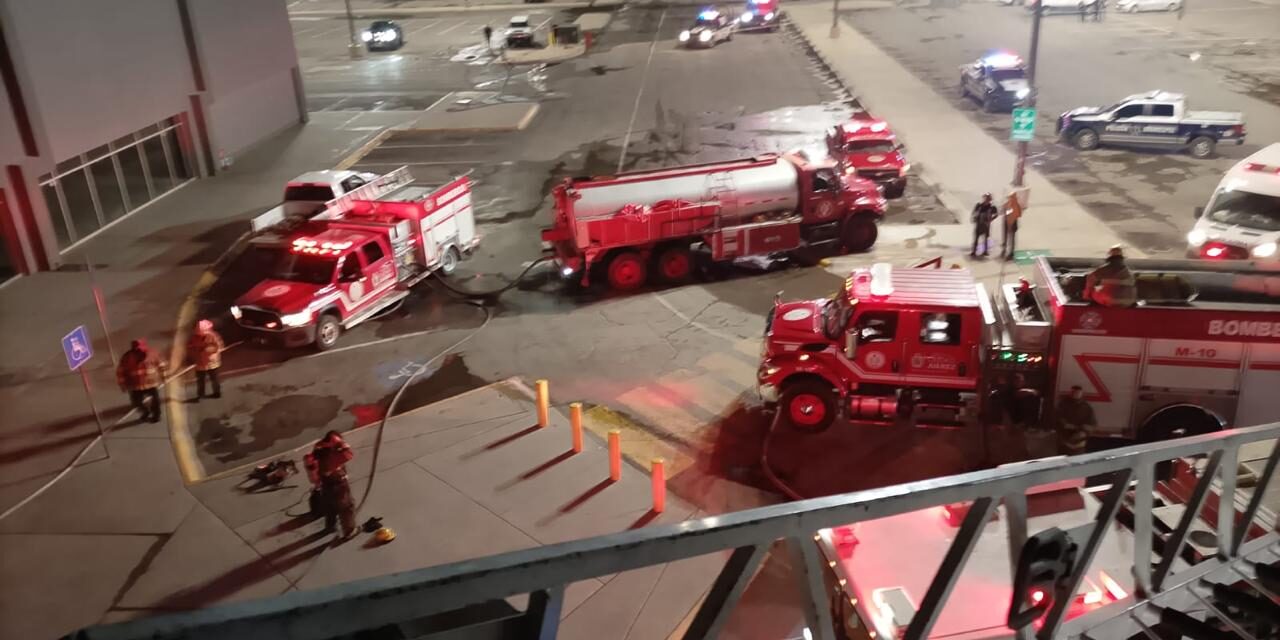 Incendio en joyerías obliga a evacuar Río Grande Mall; investigan causas del siniestro
