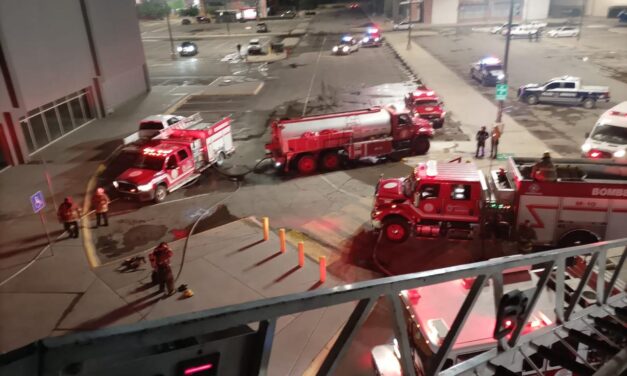 Incendio en joyerías obliga a evacuar Río Grande Mall; investigan causas del siniestro