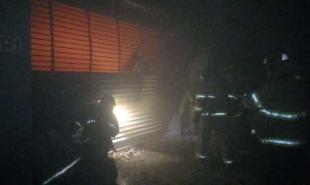 Incendio en joyerías obliga a evacuar Río Grande Mall; investigan causas del siniestro