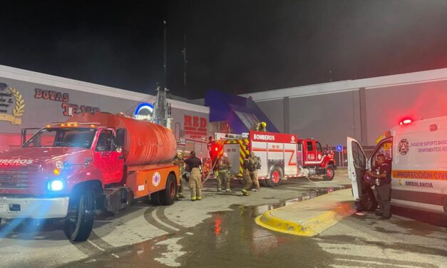Incendio en joyerías obliga a evacuar Río Grande Mall; investigan causas del siniestro